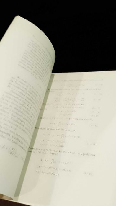 Problema dos 3 corpos e sua aplicação a um problema de Astrodinâmica