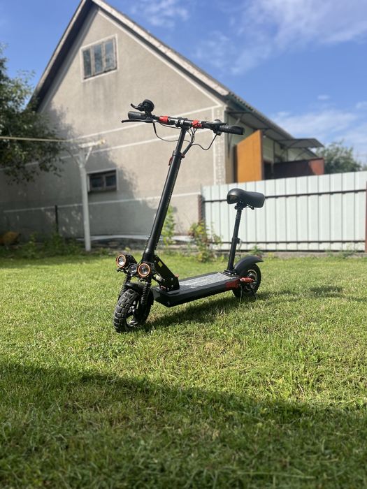 Електро самокат куго м4 про 2024 року.