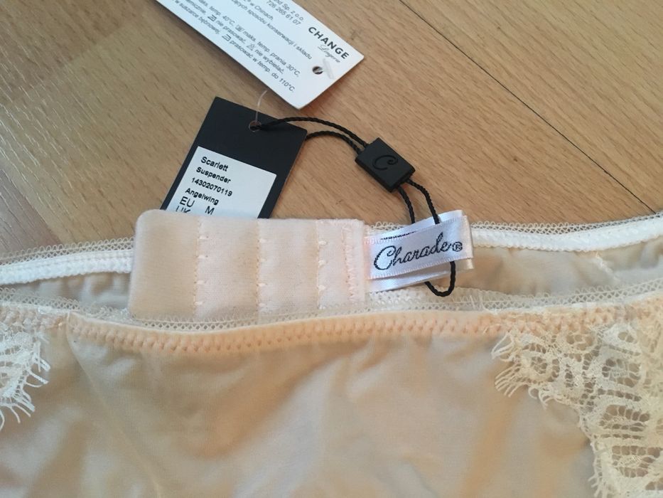 Pas do pończoch. M. Nowy