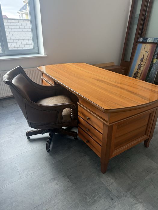 Стол  деревяный и стул