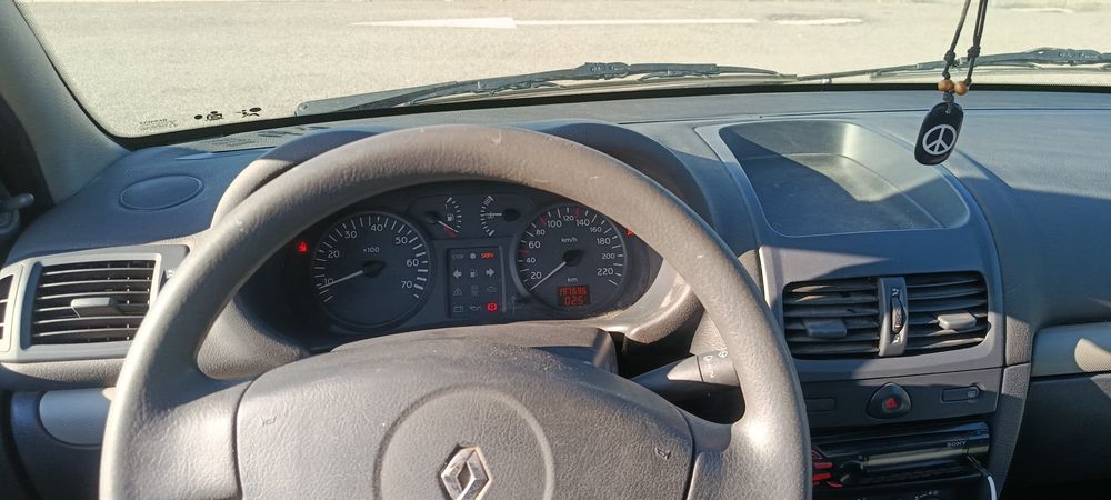 Renault Clio açaí