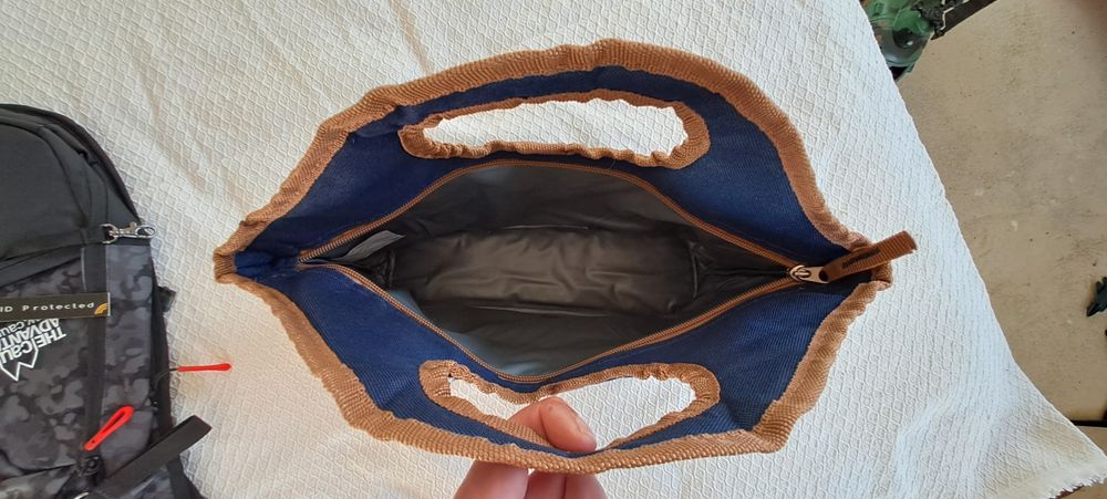 Lancheira térmica  nova