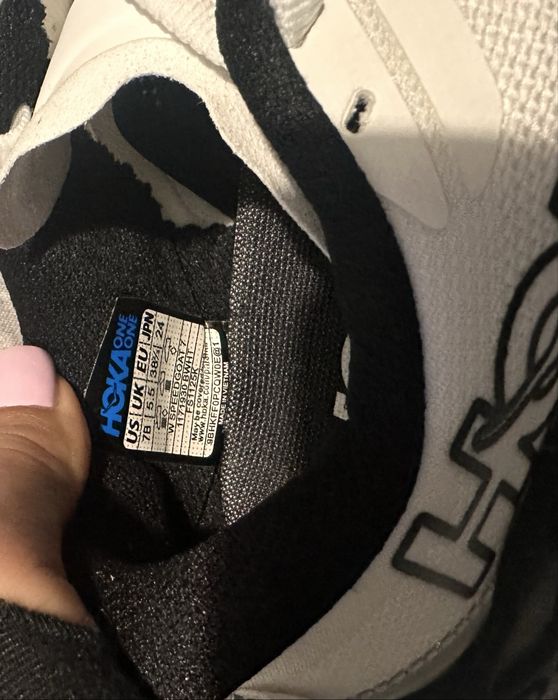 Кросівки жіночі HOKA Speedgoat 7 black/white для трейлу та бігу