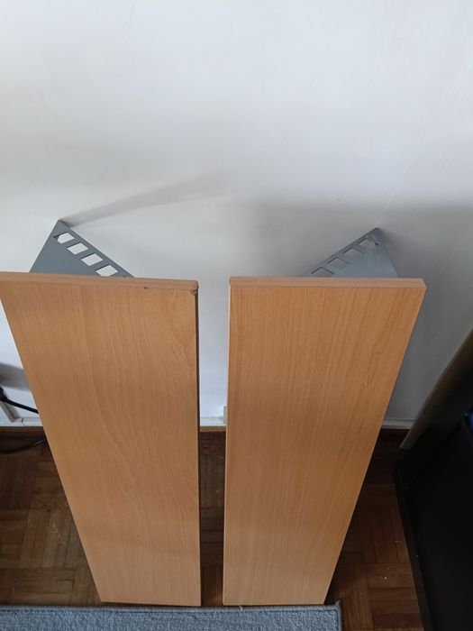 2 parteleiras com suportes