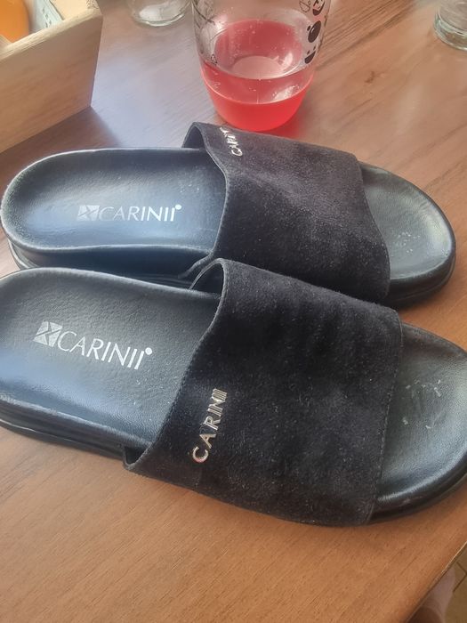 Klapki skórzane CARINII