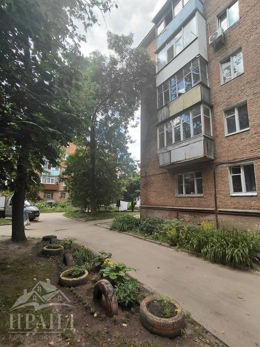Продається 2-кімнатна квартира на пр. Перемоги