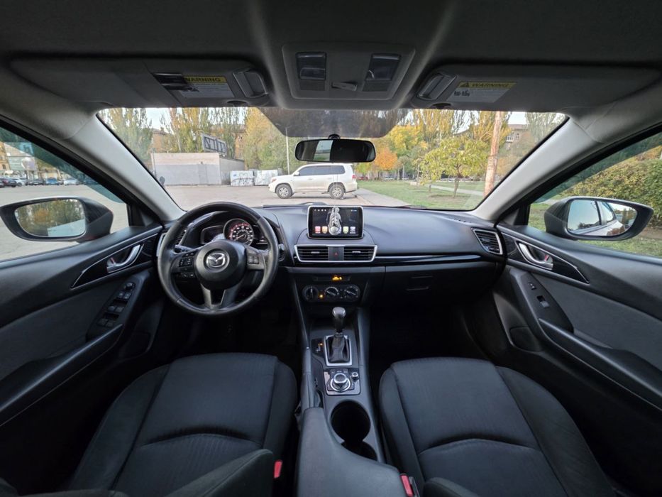 Авто Mazda 3 седан