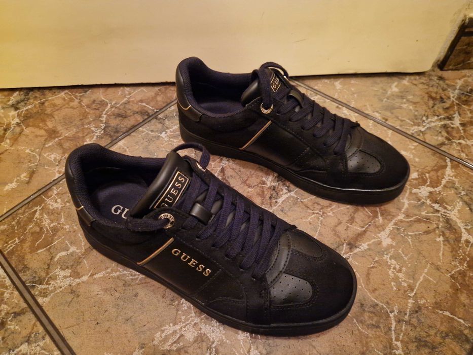 Buty damskie Guess