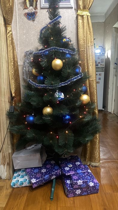 Продам штучну ялинку 1,75-1,8 м