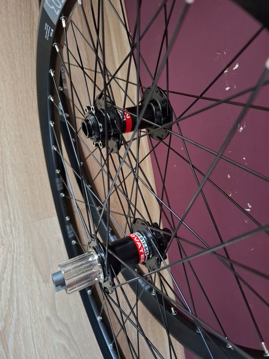 Nowe koła 26 dt swiss Novatec boost lub sztywna oś