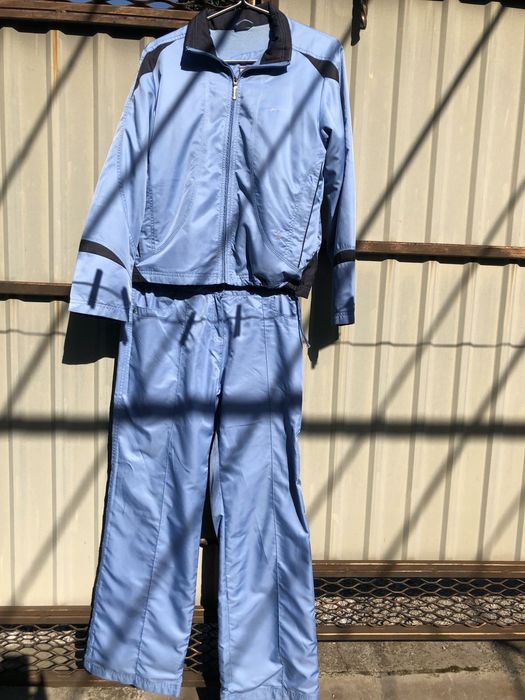 Женский спортивный костюм