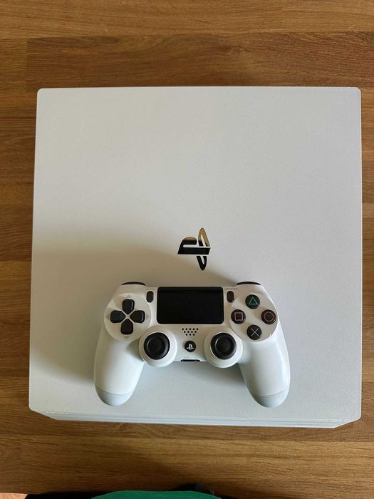 PlayStation 4 Pro 1TB Glacier White + 1 Comando – Impecável