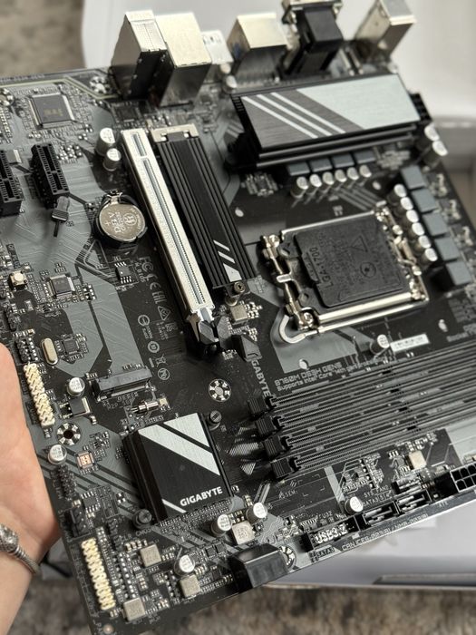 Материнська плата Gigabyte B760 DS3H Gen5 (LGA1700, DDR5)
