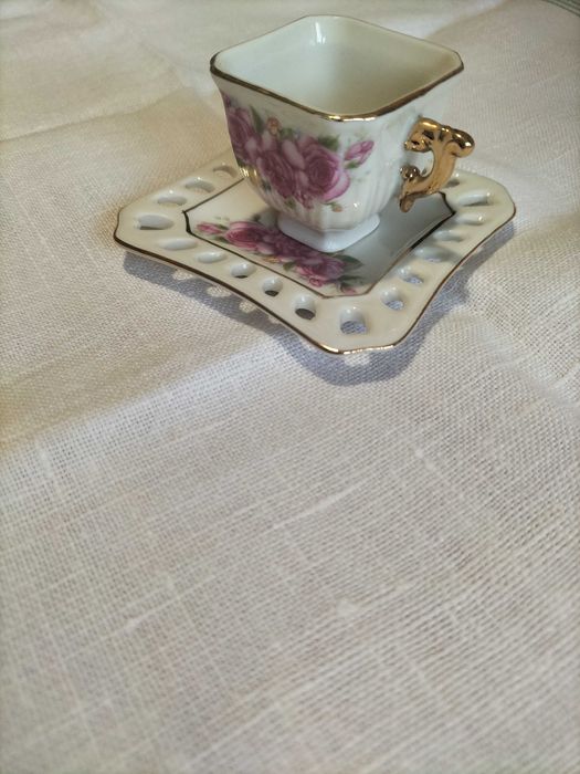 Miniaturowa filiżanka ze spodkiem, używane