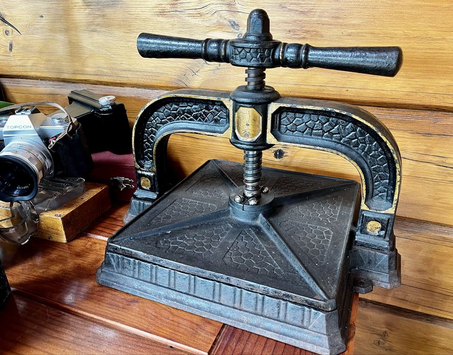 Antiga prensa livros manual