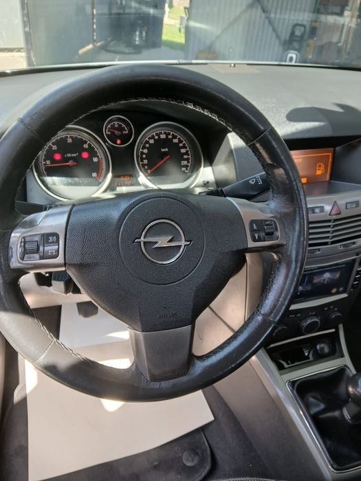 Opel Astra Caravan — fotografia 7