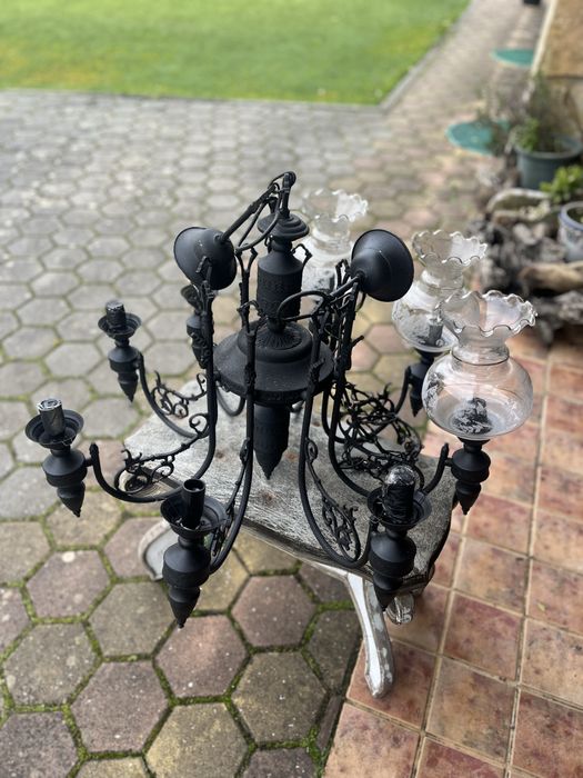 Candeeiro rustico com 8 globos.