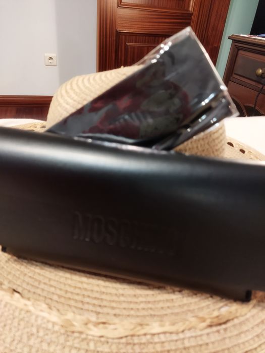 Óculos Moschino pretos