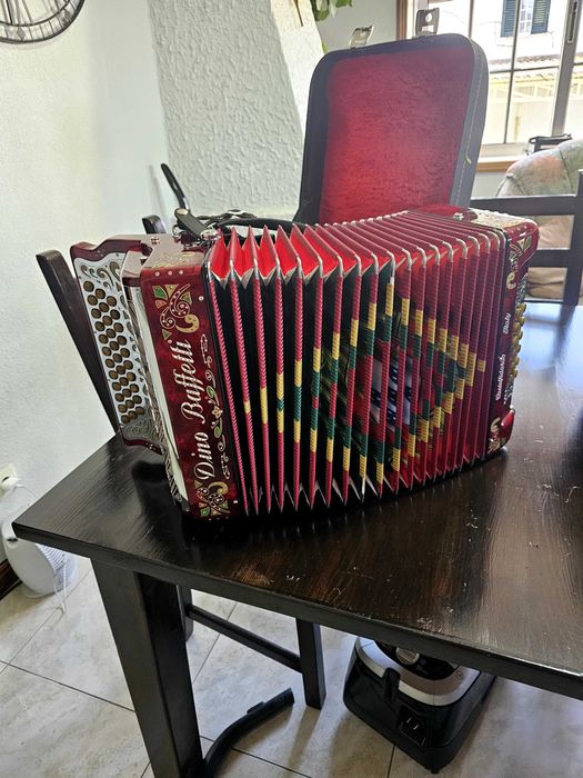 Vendo linda concertina Dino Bafetti super tuga