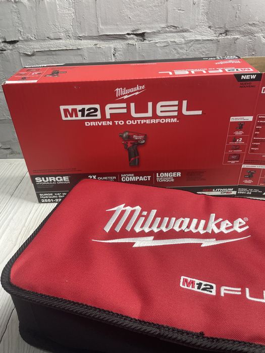 Импульсный гидравлический шуруповерт MILWAUKEE M12 2551-22 FUEL™ SURGE