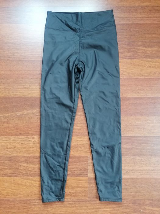 Rozm. Ok M, Czarne legginsy ze sztucznej skóry