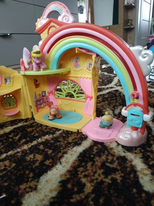 Tęczowy domek My little pony.