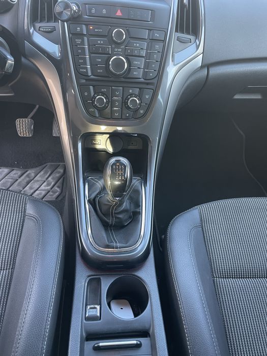 Opel Astra J Sports Tourer Sportive 1.7 CDTI 130HP — photo 4
