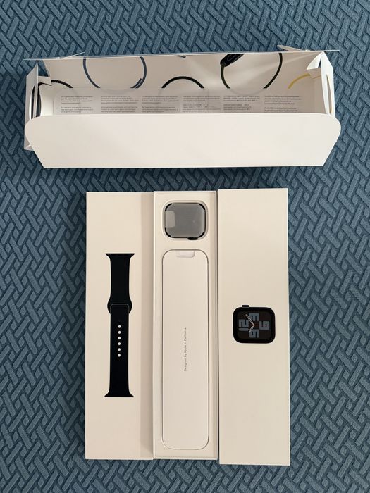 Apple Watch SE (2nd Gen) 44mm GPS Preto + Acessórios