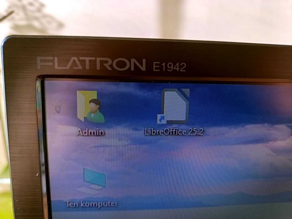 Monitor LG FLATRON E1942 19' sprawny