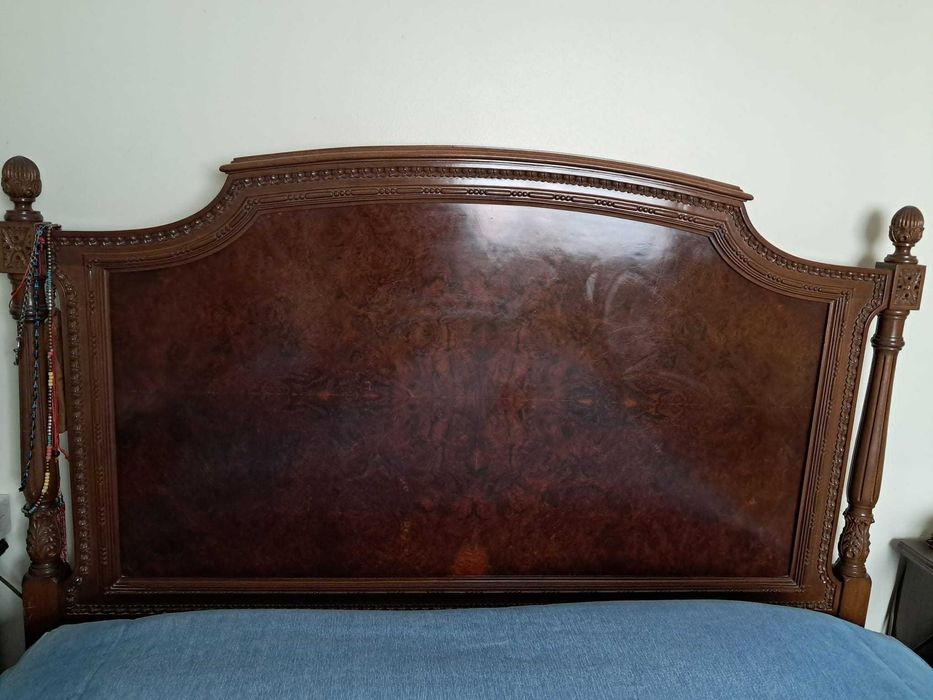 Cama de Casal e Mesinhas de Cabeceira