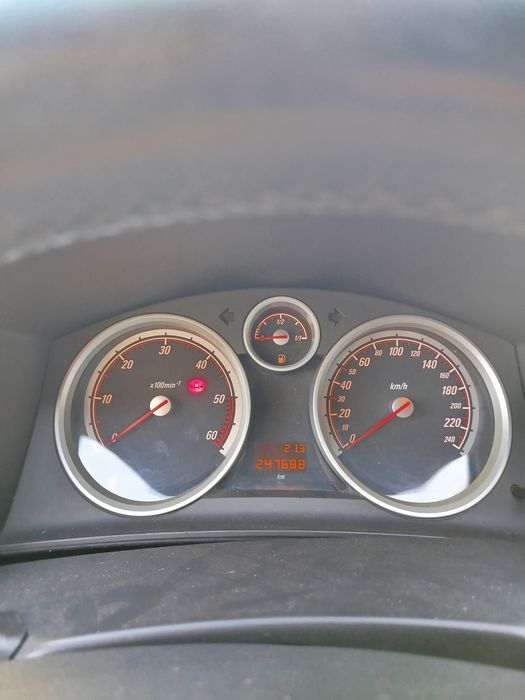Opel astra H GTC 1.3