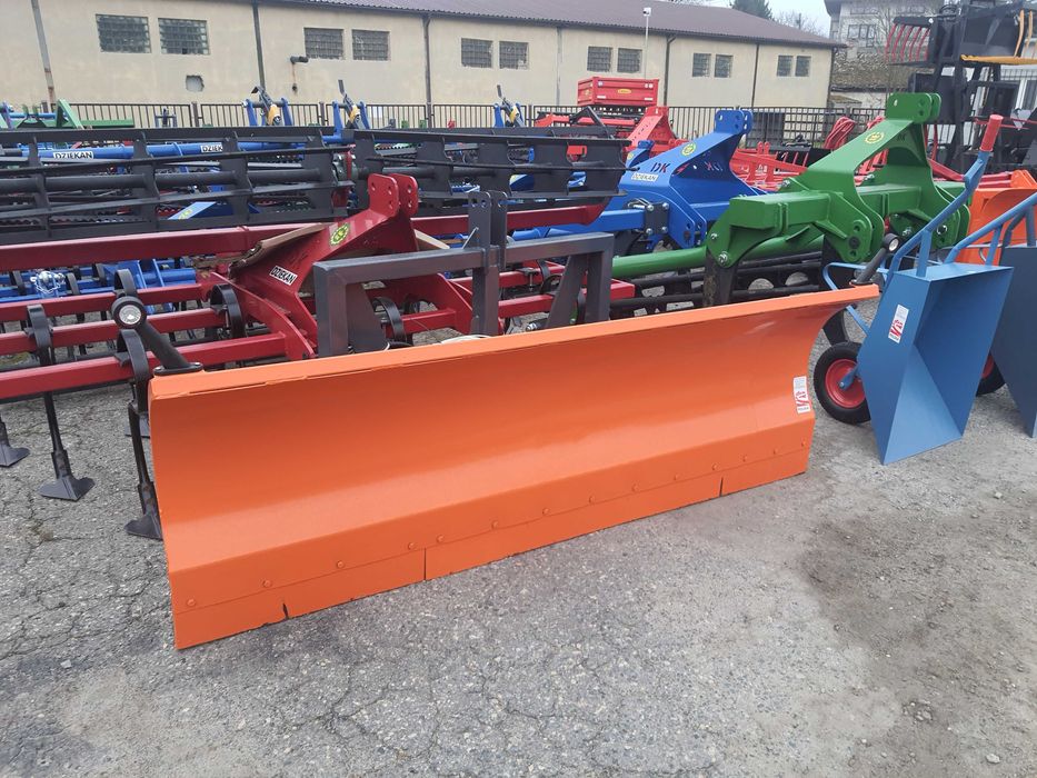 Pług do śniegu hydrauliczne sterowanie  2,5m
