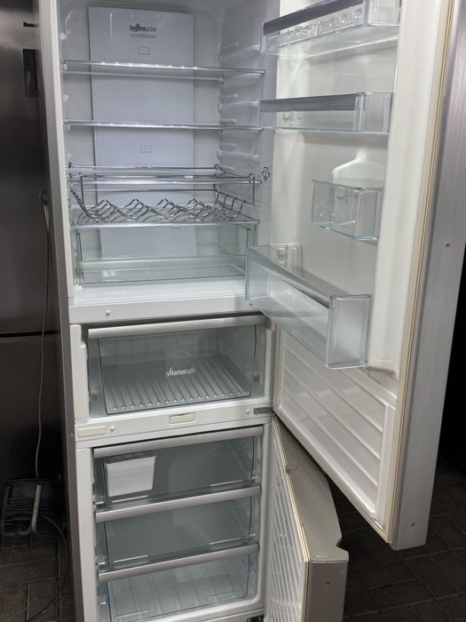 Lodówka Zamrażarkę Panasonic model NR-B32FX2-XE A++ 190 cm No-Frost