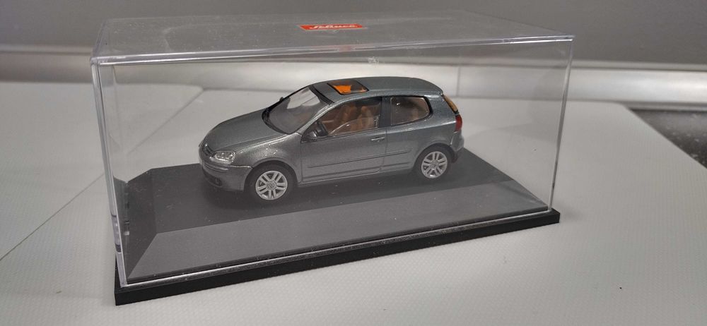 VW Golf V 3D 1:43 Schuco zielony