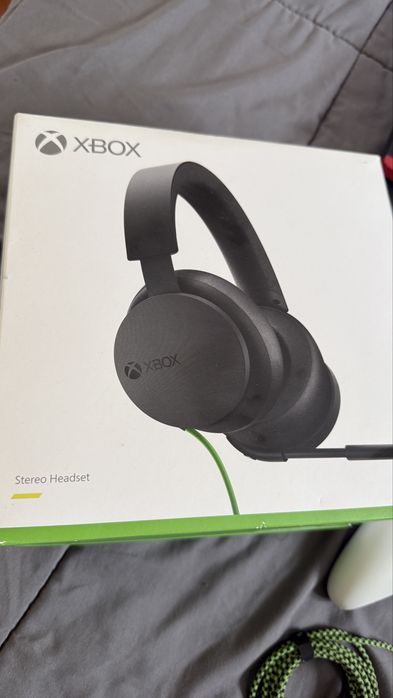 Xbox Serie S - 512 GB SSD + 2 Comandos + Headset + Monitor AOC
