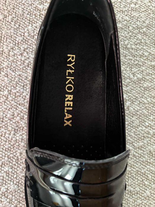 czarne mokasyny relax