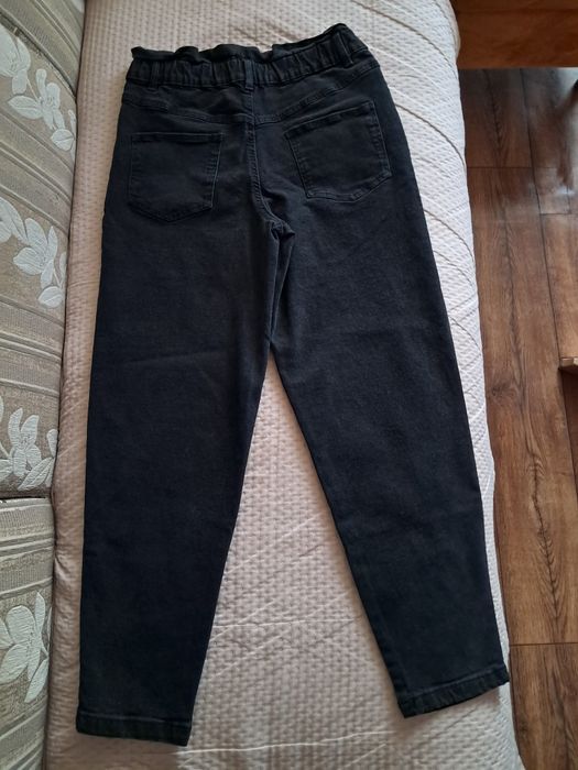 Czarne spodnie jeansowe