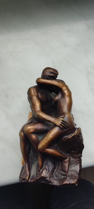 Ładna rzeźba figurka z brązu