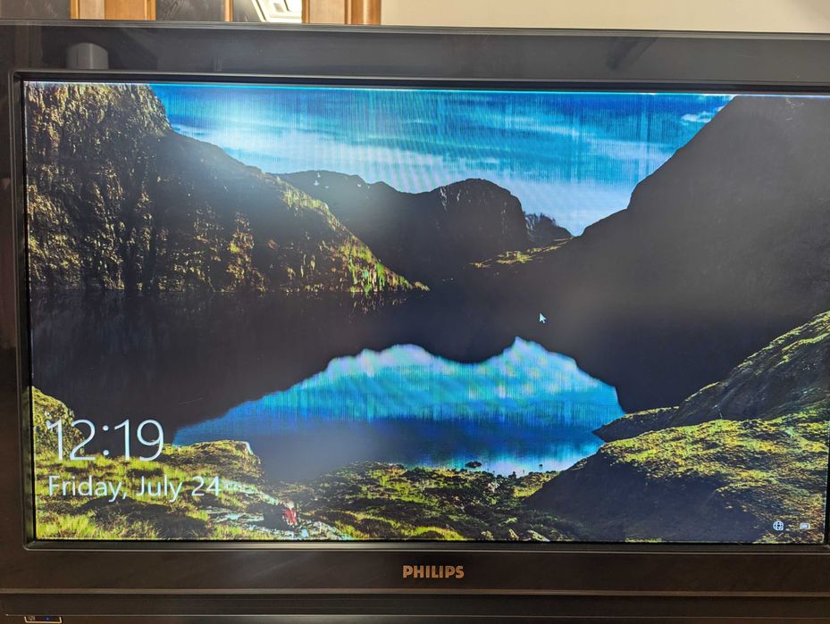 Телевізор 37" Philips 37PFL7662D/12, під ремонт або на запчастини, дефект на фото