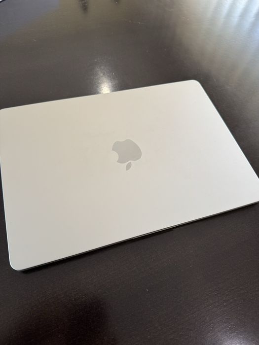 Macbook Air M2 8G/256GB Starlight