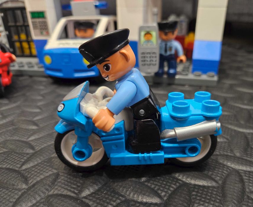 Lego DUPLO 5681 Posterunek policji, 10900,10967 policjanci na motorach