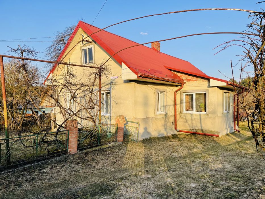 Продаж  окремого будинку з ділянкою 50сот біля Львова!