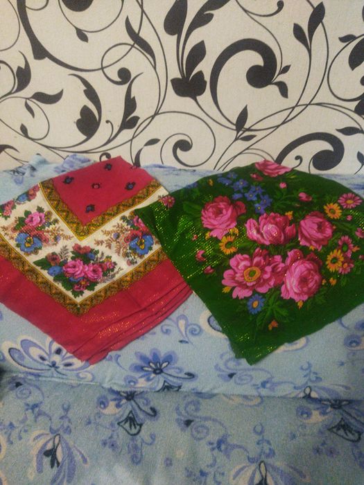 Продам платки шерстяные.Черные и белые.