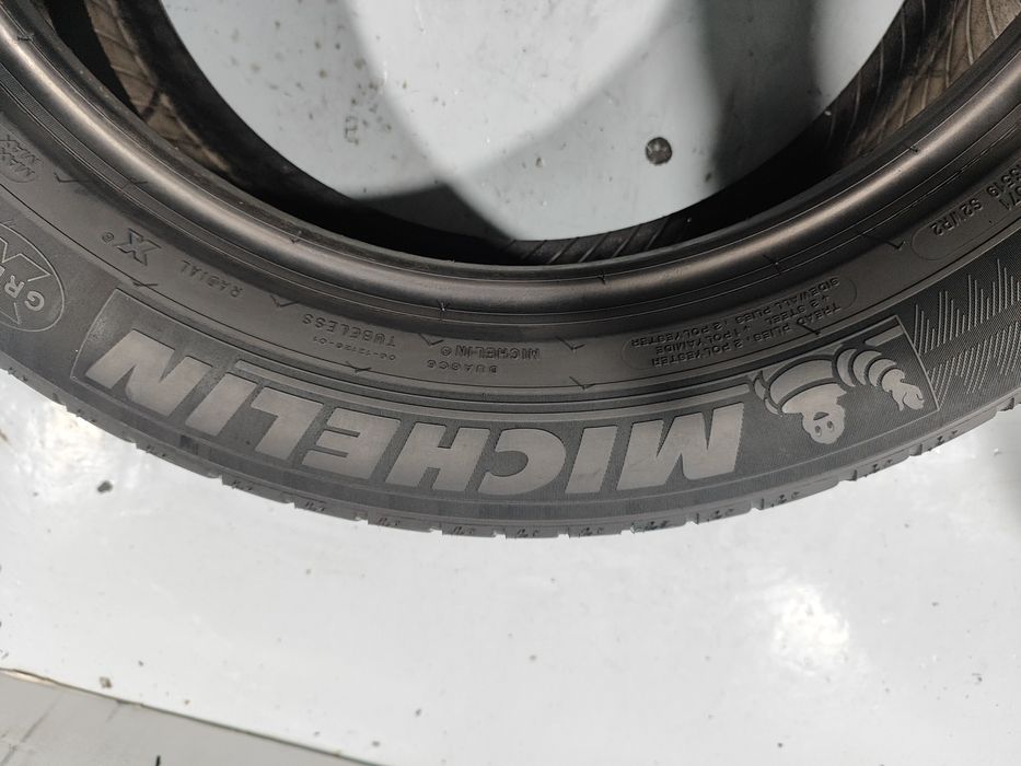 2 pneussemi novos 235-55R19 Michelin - Oferta dos Portes