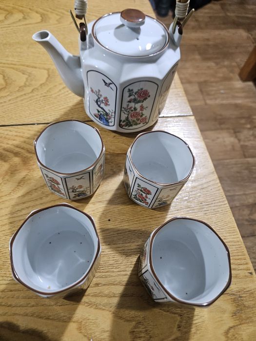 Naczynia  tułowice, wawel, szkło