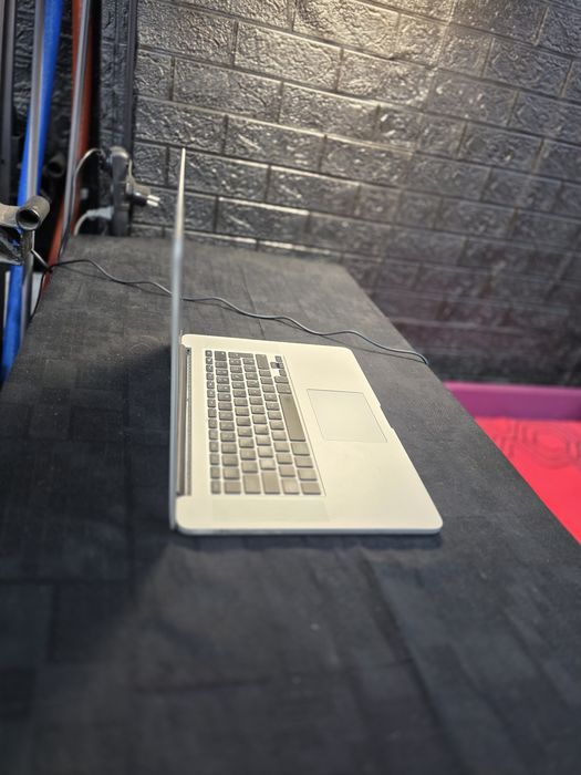 Ноутбук Apple A1398 MacBook Pro 15.4 i7 16 озу ssd 256