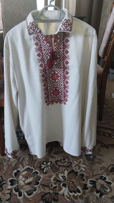 Продається чоловіча вишиванка