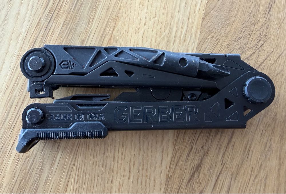 Gerber Center Drive Black