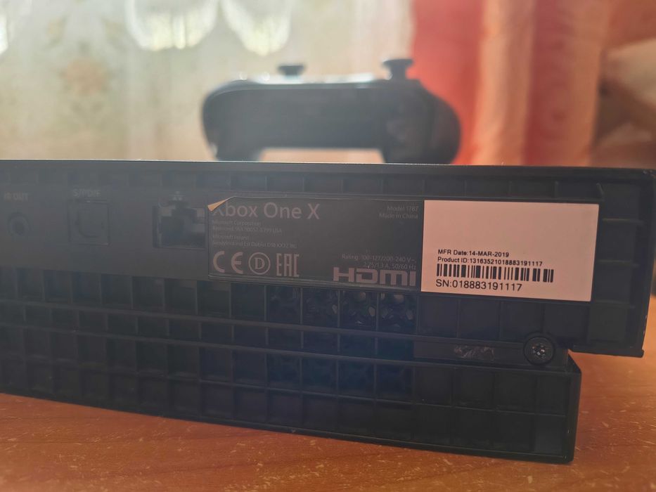 Xbox One X. 1Tb. Original