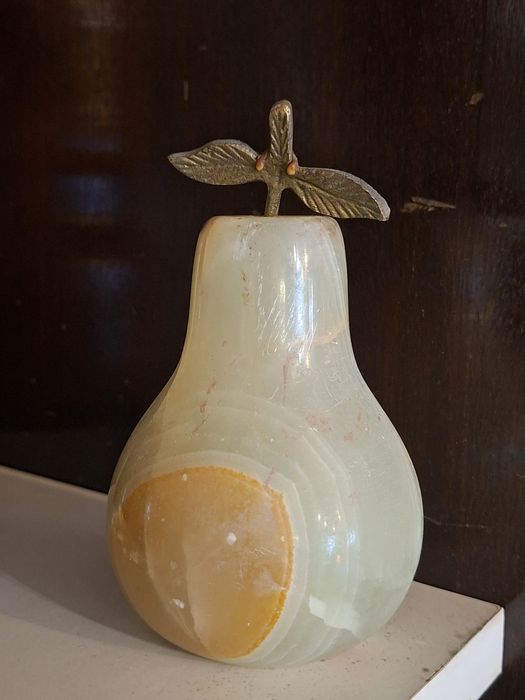 Pera antiga em pedra de alabastro bonita peça decorativa
